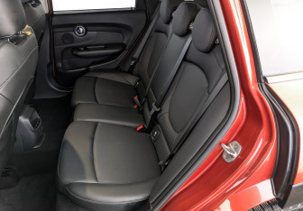 Подержанный автомобиль MINI Clubman Wagon 2020 года (18 фото)