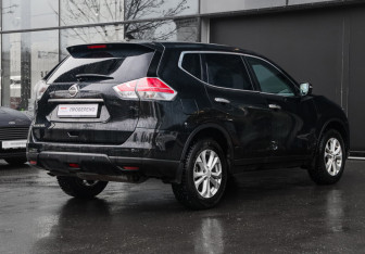 Подержанный автомобиль Nissan X-Trail 2017 года (4 фото)