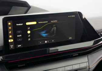 Подержанный автомобиль Changan UNI-V 2023 года (29 фото)