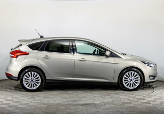 Подержанный автомобиль Ford Focus Hatchback 2017 года (4 фото)
