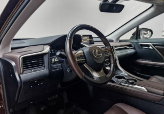 Подержанный автомобиль Lexus RX 2019 года (15 фото)