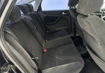 Подержанный автомобиль Ford Focus Sedan 2007 года (14 фото)