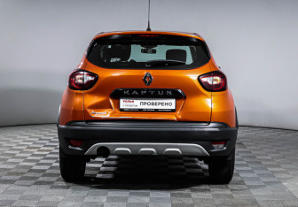 Подержанный автомобиль Renault Kaptur 2016 года (6 фото)