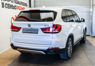 Подержанный автомобиль BMW X5 2015 года (4 фото)