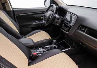 Подержанный автомобиль Mitsubishi Outlander 2019 года (9 фото)