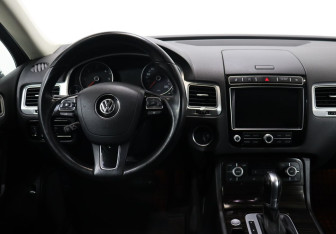 Подержанный автомобиль Volkswagen Touareg 2017 года (14 фото)