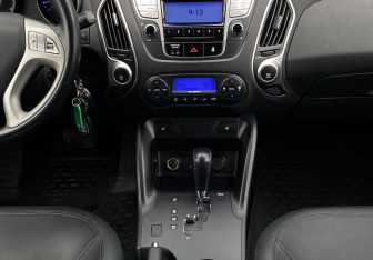 Подержанный автомобиль Hyundai ix35 2012 года (13 фото)
