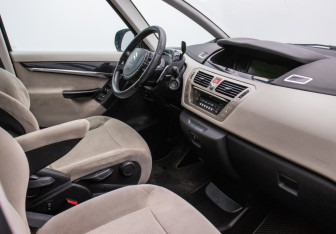 Подержанный автомобиль Citroen C4 Picasso 2008 года (9 фото)