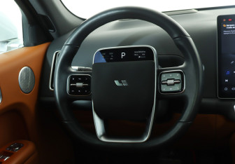 Подержанный автомобиль LiXiang L7 2023 года (15 фото)