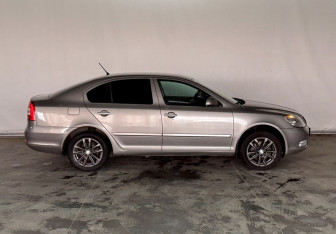 Подержанный автомобиль Skoda Octavia Liftback 2013 года (8 фото)