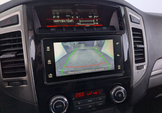 Подержанный автомобиль Mitsubishi Pajero 2017 года (14 фото)