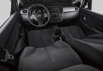 Подержанный автомобиль Nissan Tiida Hatchback 2007 года (18 фото)