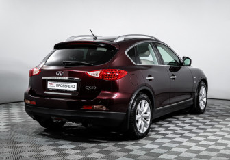 Подержанный автомобиль Infiniti QX50 2015 года (5 фото)