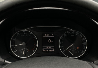 Подержанный автомобиль Skoda Octavia Liftback 2010 года (22 фото)