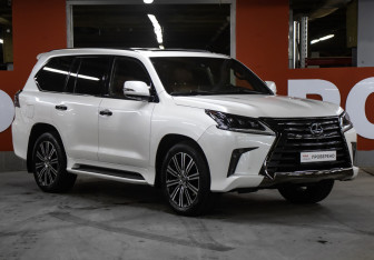 Подержанный автомобиль Lexus LX 2018 года (3 фото)