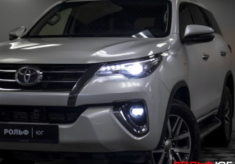 Подержанный автомобиль Toyota Fortuner 2017 года (26 фото)
