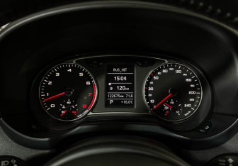 Подержанный автомобиль Audi A1 2010 года (11 фото)