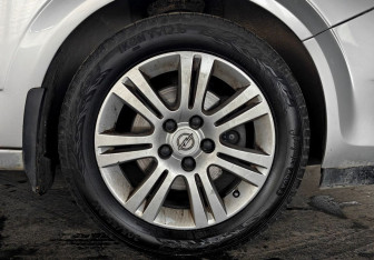 Подержанный автомобиль Opel Astra Wagon 2007 года (18 фото)