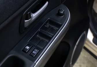 Подержанный автомобиль Suzuki Grand Vitara 2011 года (20 фото)