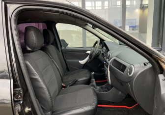 Подержанный автомобиль Renault Logan Sedan 2012 года (14 фото)
