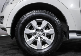 Подержанный автомобиль Mitsubishi Pajero 2021 года (26 фото)