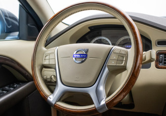 Подержанный автомобиль Volvo XC70 2010 года (15 фото)