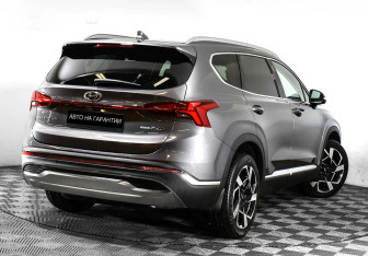 Подержанный автомобиль Hyundai Santa Fe 2021 года (3 фото)