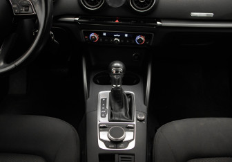 Подержанный автомобиль Audi A3 Sedan 2017 года (19 фото)