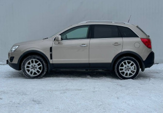 Подержанный автомобиль Opel Antara 2012 года (8 фото)