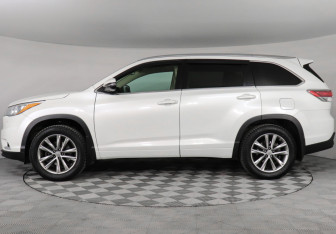 Подержанный автомобиль Toyota Highlander 2014 года (8 фото)
