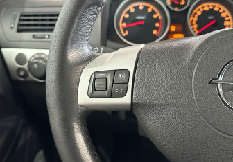 Подержанный автомобиль Opel Astra Hatchback 2009 года (15 фото)
