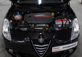 Подержанный автомобиль Alfa Romeo Giulietta Hatchback 2014 года (9 фото)