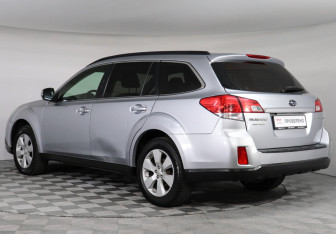 Подержанный автомобиль Subaru Outback Wagon 2011 года (4 фото)