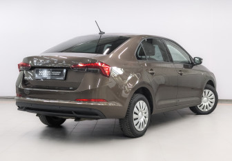 Подержанный автомобиль Skoda Rapid Liftback 2022 года (5 фото)
