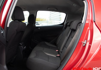 Подержанный автомобиль Peugeot 308 Hatchback 2008 года (8 фото)