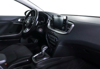 Подержанный автомобиль Kia Ceed Wagon 2020 года (7 фото)