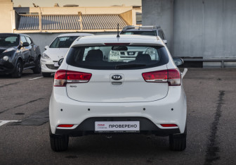 Подержанный автомобиль Kia Rio Hatchback 2016 года (6 фото)