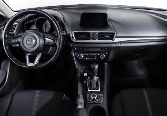 Подержанный автомобиль Mazda 3 Hatchback 2016 года (13 фото)
