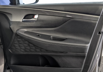 Подержанный автомобиль Hyundai Santa Fe 2019 года (25 фото)