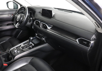 Подержанный автомобиль Mazda CX-5 2018 года (10 фото)