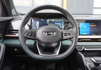 Подержанный автомобиль Geely Monjaro 2023 года (17 фото)