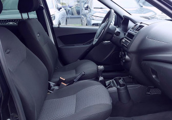 Подержанный автомобиль LADA (ВАЗ) Kalina Hatchback 2013 года (17 фото)