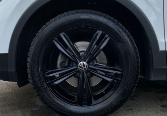 Подержанный автомобиль Volkswagen Tiguan 2022 года (9 фото)
