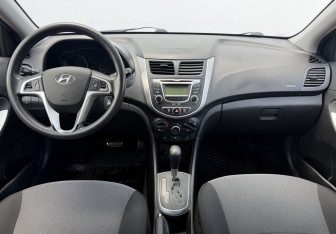 Подержанный автомобиль Hyundai Solaris Hatchback 2013 года (12 фото)