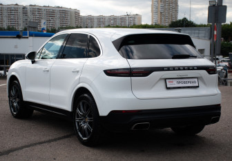 Подержанный автомобиль Porsche Cayenne 2019 года (7 фото)