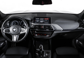 Подержанный автомобиль BMW X3 2018 года (14 фото)