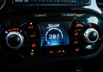 Подержанный автомобиль Nissan Juke 2012 года (12 фото)