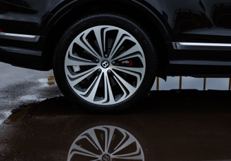 Подержанный автомобиль Bentley Bentayga 2021 года (15 фото)