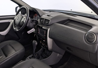 Подержанный автомобиль Nissan Terrano 2014 года (13 фото)