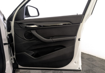 Подержанный автомобиль BMW X1 2020 года (25 фото)